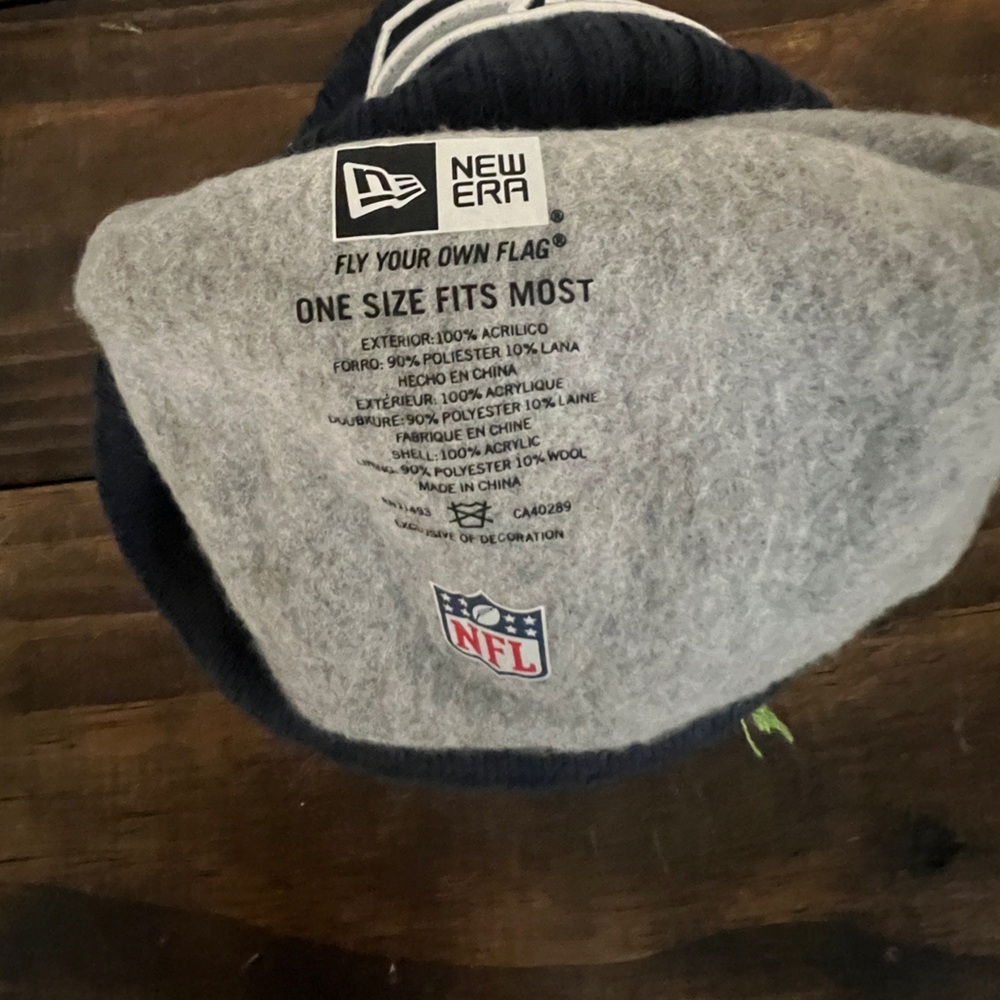 Seattle Seahawks NFL official scarf and beanie - Picture 7 of 7
